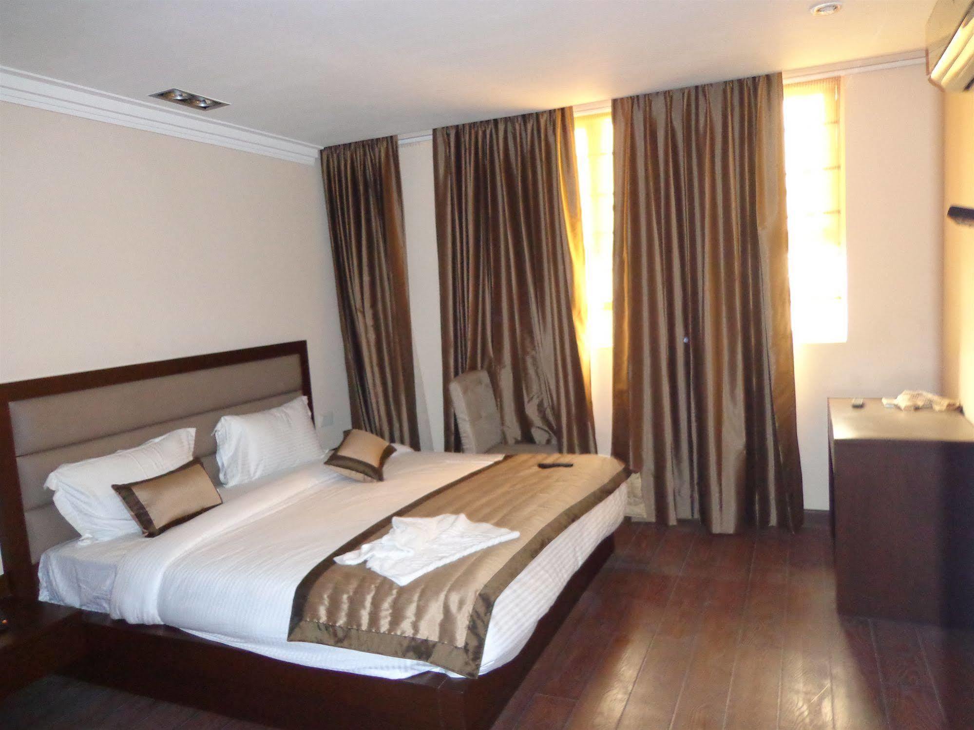Hotel Aura @Airport Nuova Delhi Esterno foto