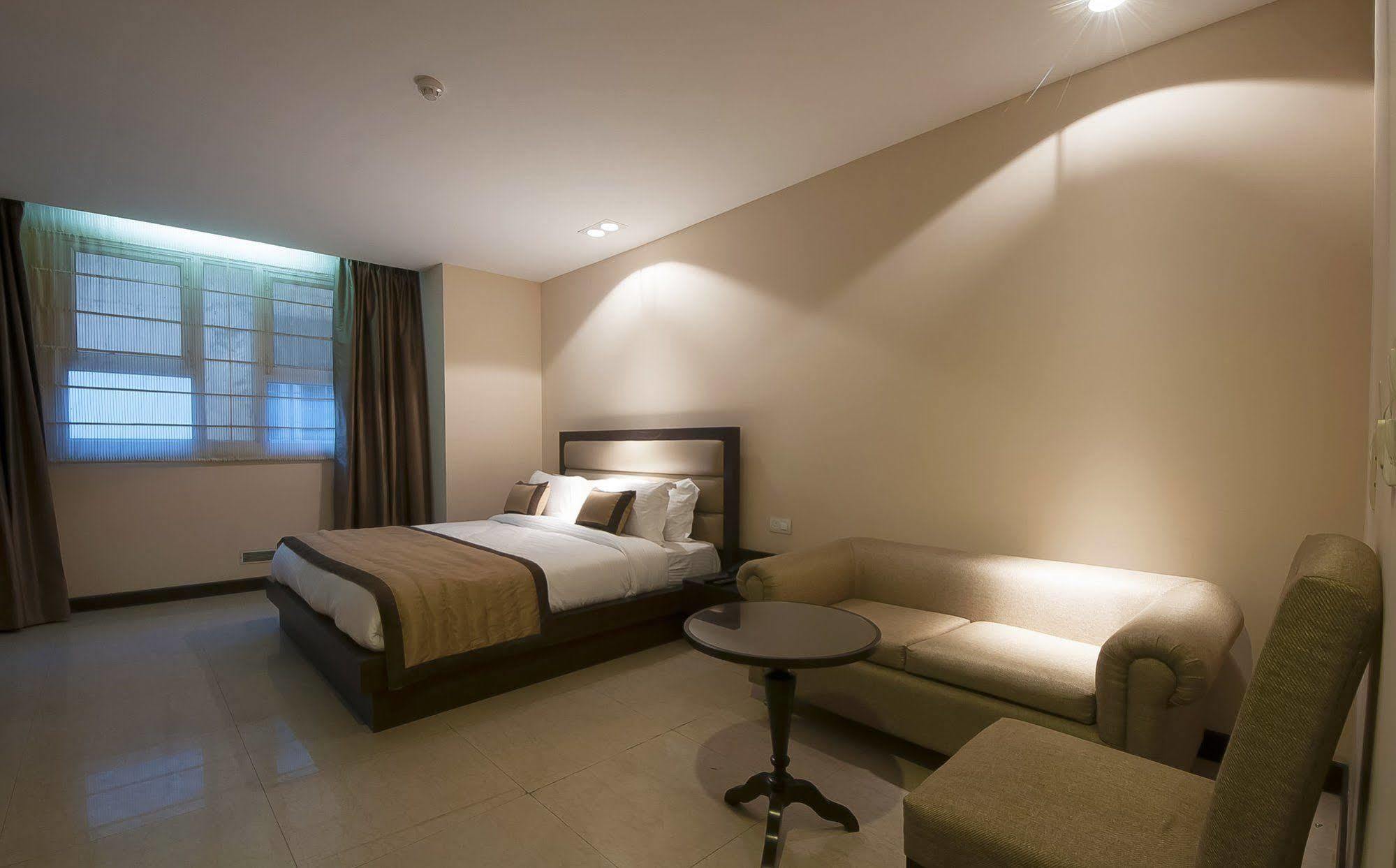 Hotel Aura @Airport Nuova Delhi Esterno foto