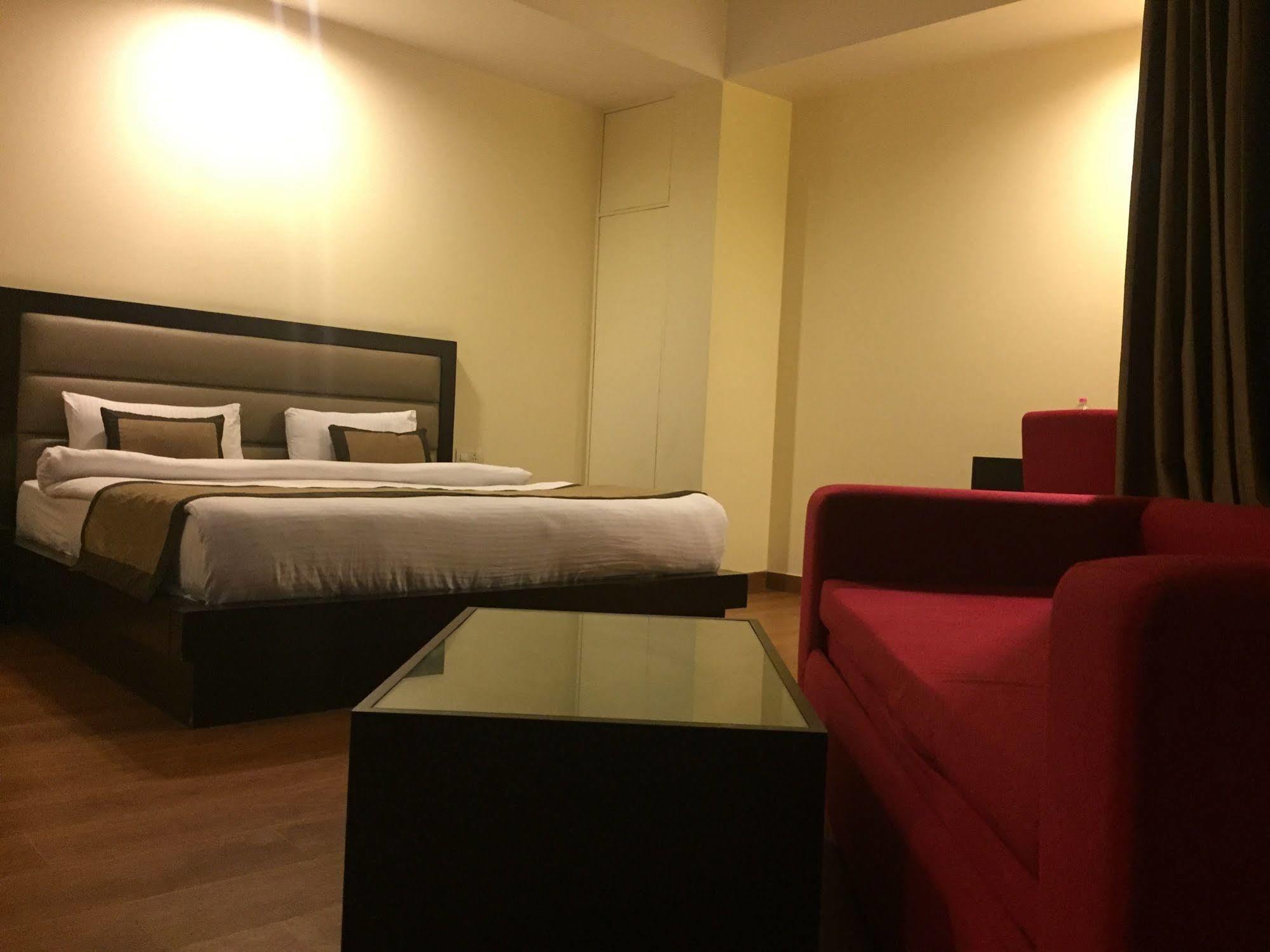 Hotel Aura @Airport Nuova Delhi Esterno foto