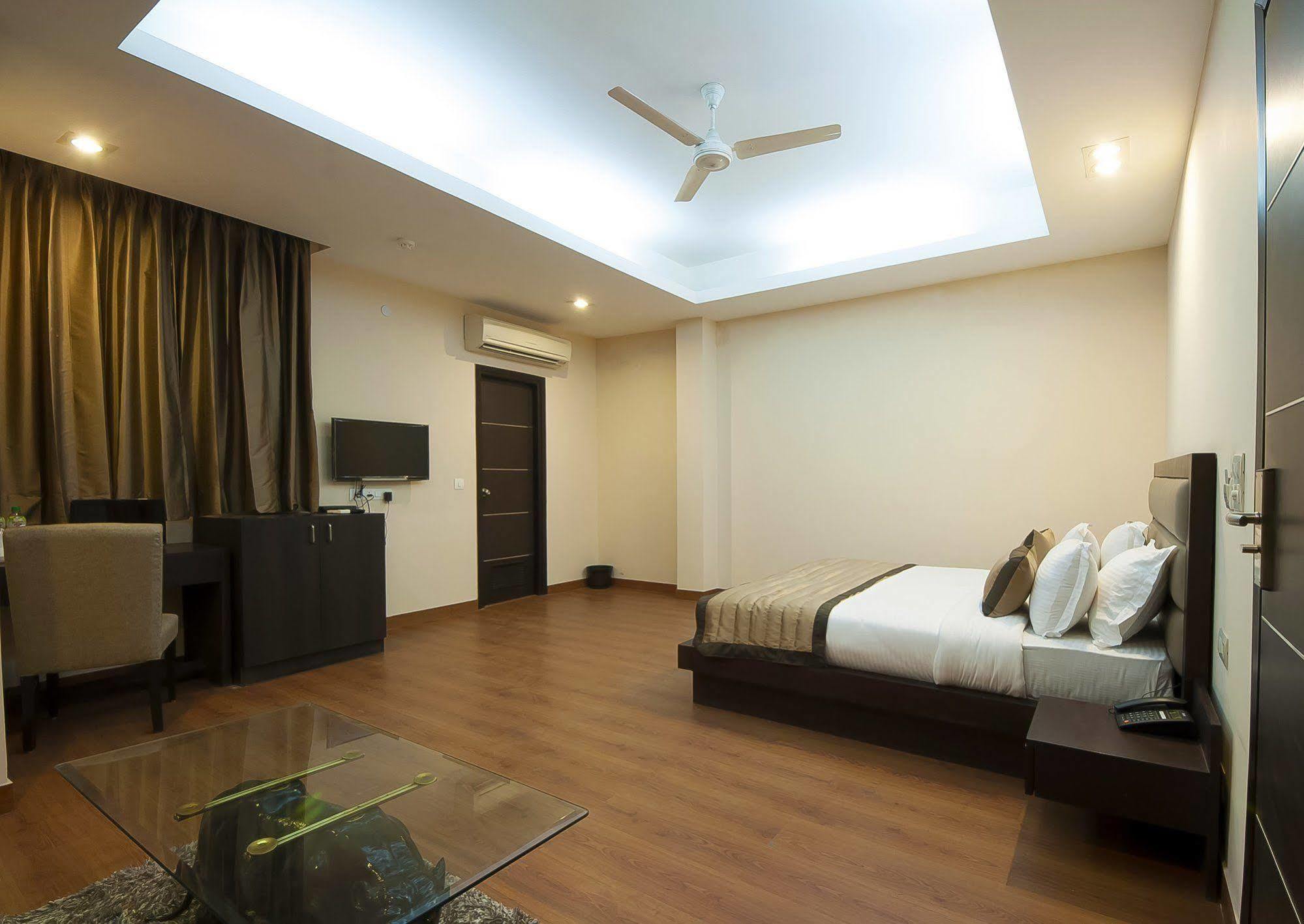 Hotel Aura @Airport Nuova Delhi Esterno foto