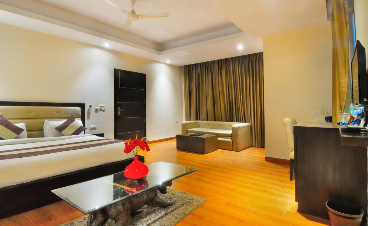 Hotel Aura @Airport Nuova Delhi Esterno foto