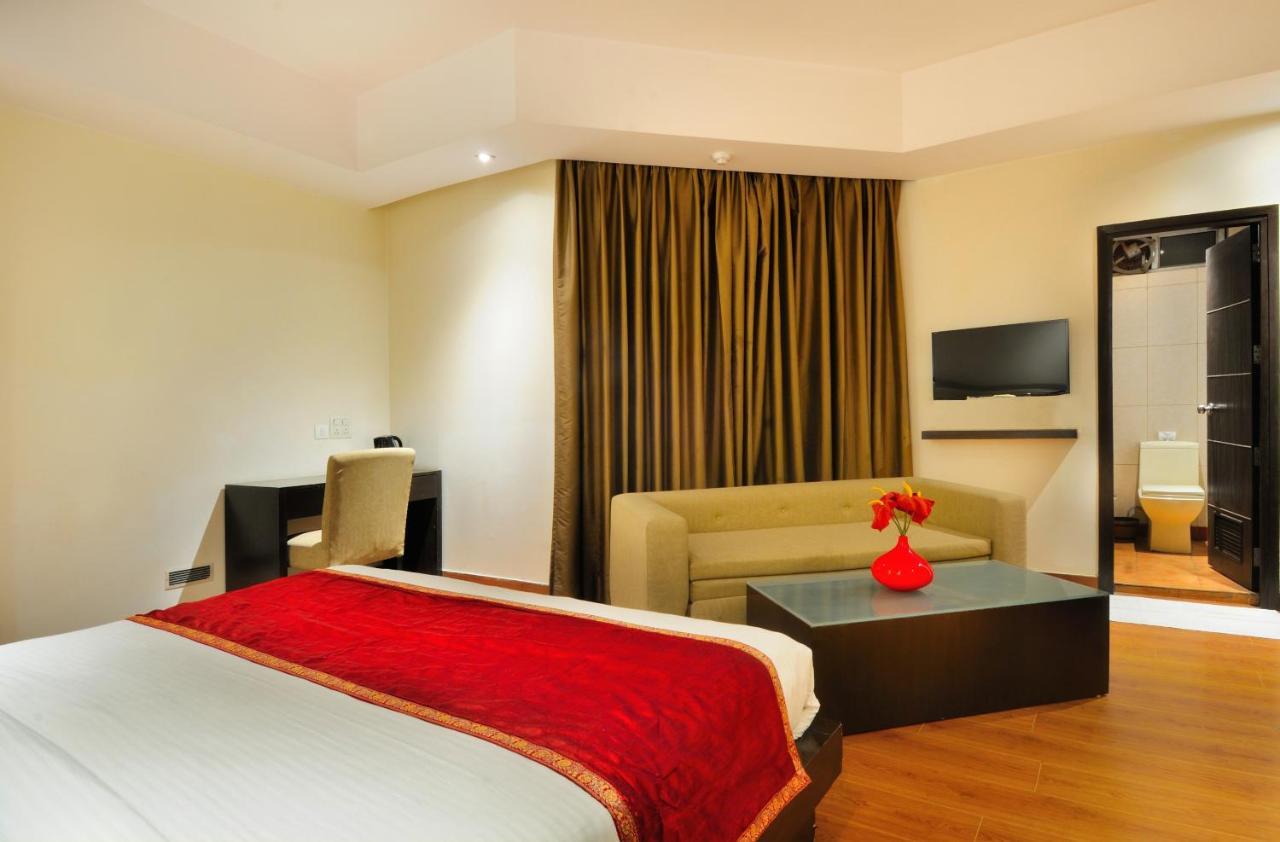 Hotel Aura @Airport Nuova Delhi Esterno foto