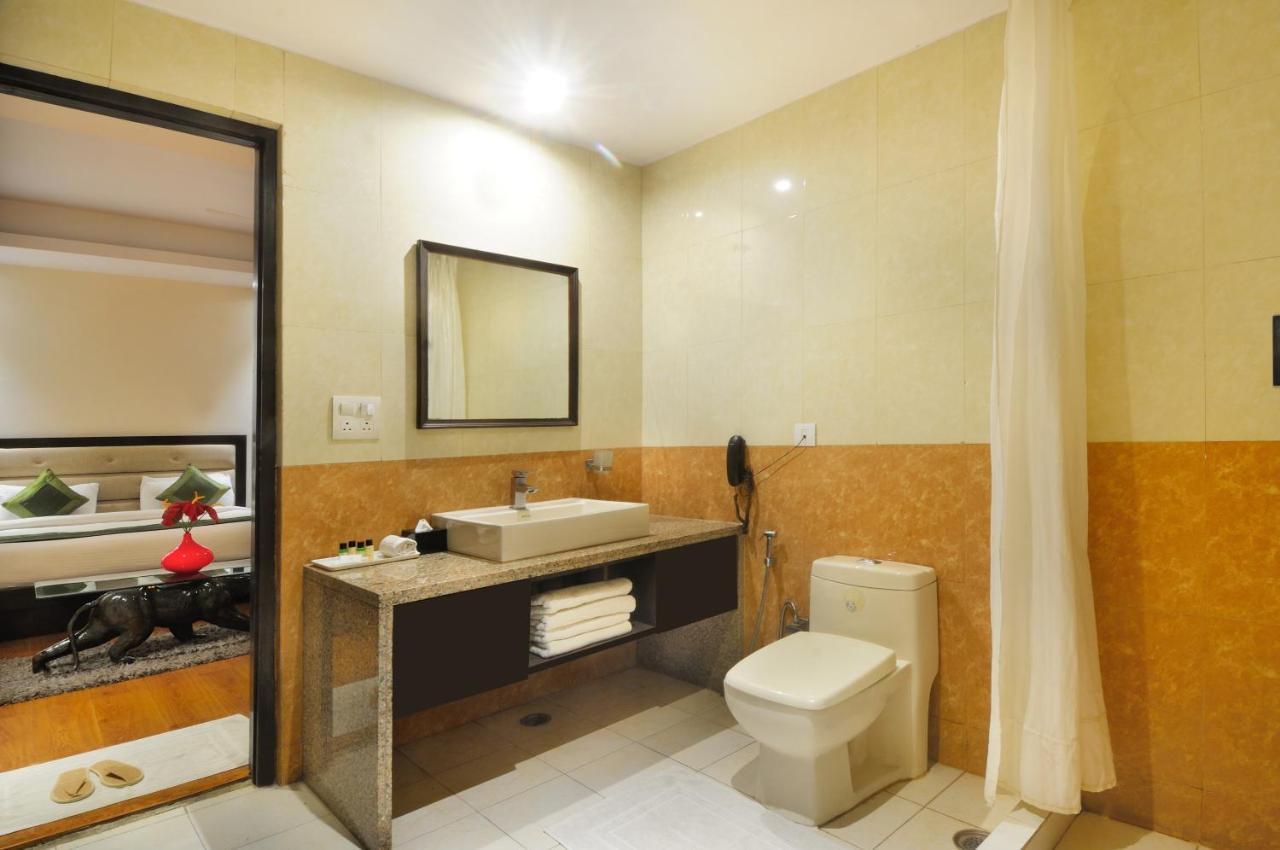 Hotel Aura @Airport Nuova Delhi Esterno foto